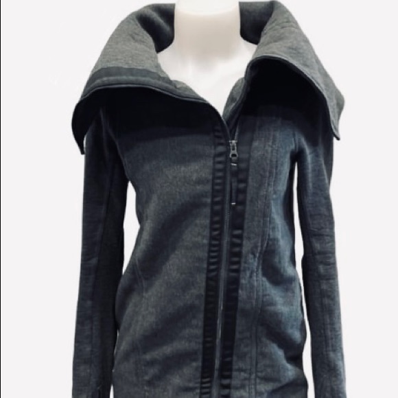 Lululemon - Women’s Asymmetrical Zip Up Jacket - Picture 1 of 9